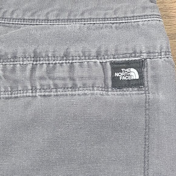 Womens Dark Gray North Face Capris Size 8 Regular Waist 14" Inseam 22" Baggy - Picture 2 of 5